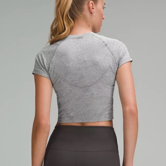 LULULEMON Cropped T-shirt.NWOT. - Picture 4 of 6